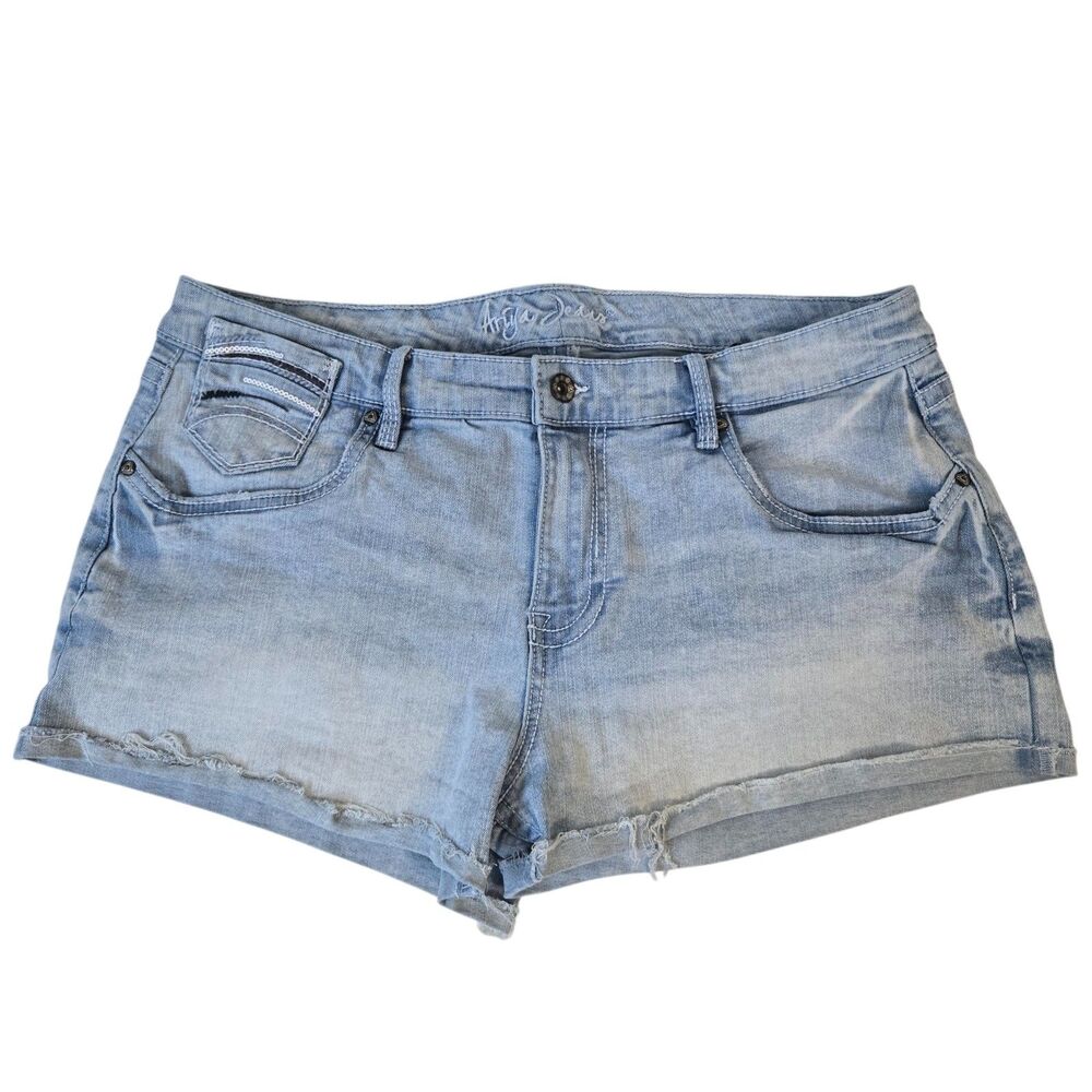 Ariya Jeans Co. Light Wash Denim Shorts Embellished Pockets Size 15/32